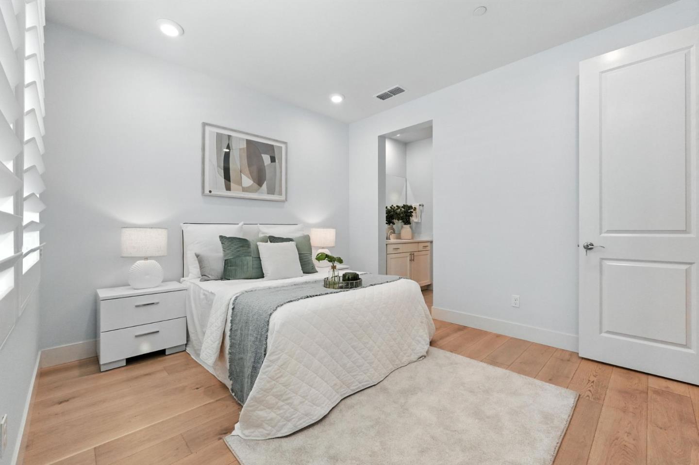 Detail Gallery Image 4 of 53 For 895 De Guigne Dr #2,  Sunnyvale,  CA 94085 - 4 Beds | 3/1 Baths