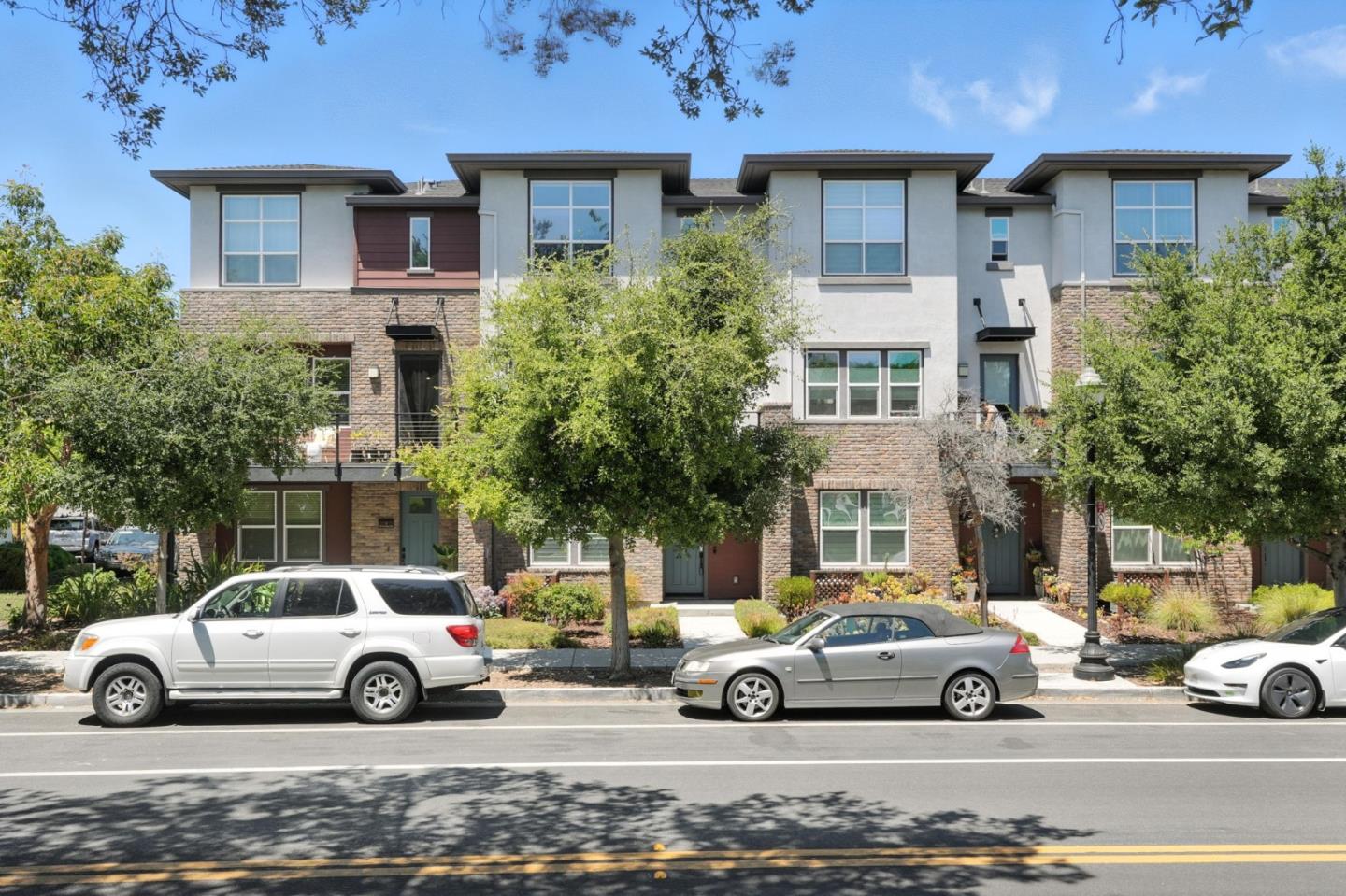 Detail Gallery Image 40 of 53 For 895 De Guigne Dr #2,  Sunnyvale,  CA 94085 - 4 Beds | 3/1 Baths