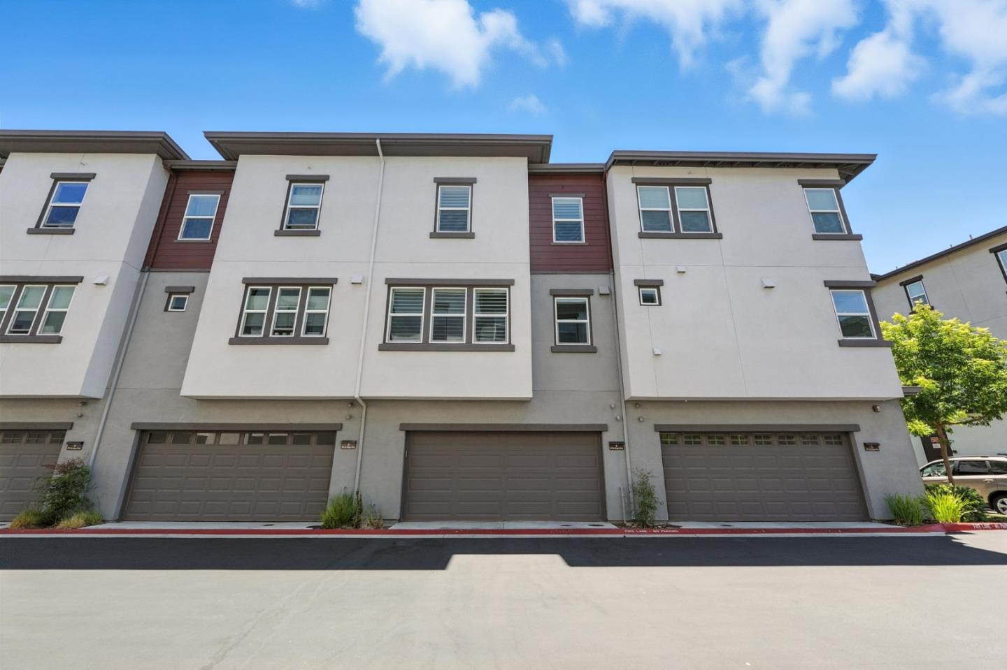Detail Gallery Image 43 of 53 For 895 De Guigne Dr #2,  Sunnyvale,  CA 94085 - 4 Beds | 3/1 Baths