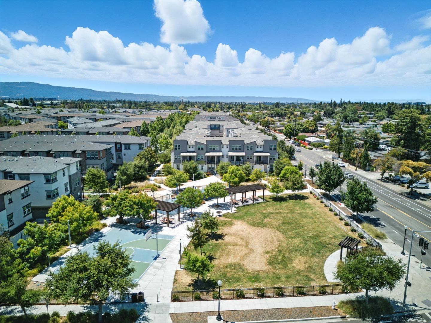 Detail Gallery Image 49 of 53 For 895 De Guigne Dr #2,  Sunnyvale,  CA 94085 - 4 Beds | 3/1 Baths