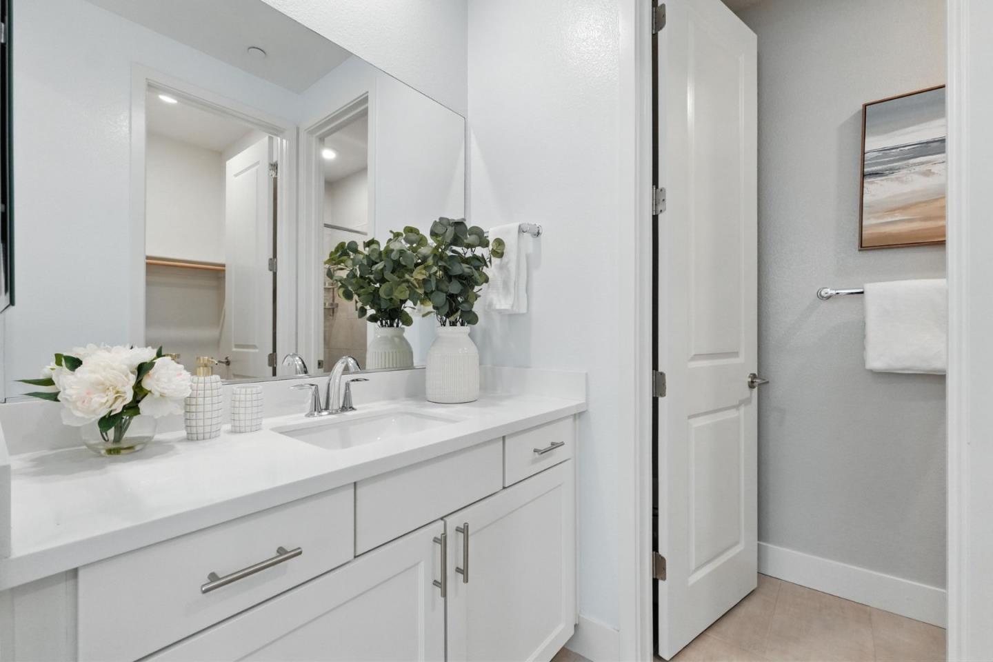 Detail Gallery Image 5 of 53 For 895 De Guigne Dr #2,  Sunnyvale,  CA 94085 - 4 Beds | 3/1 Baths