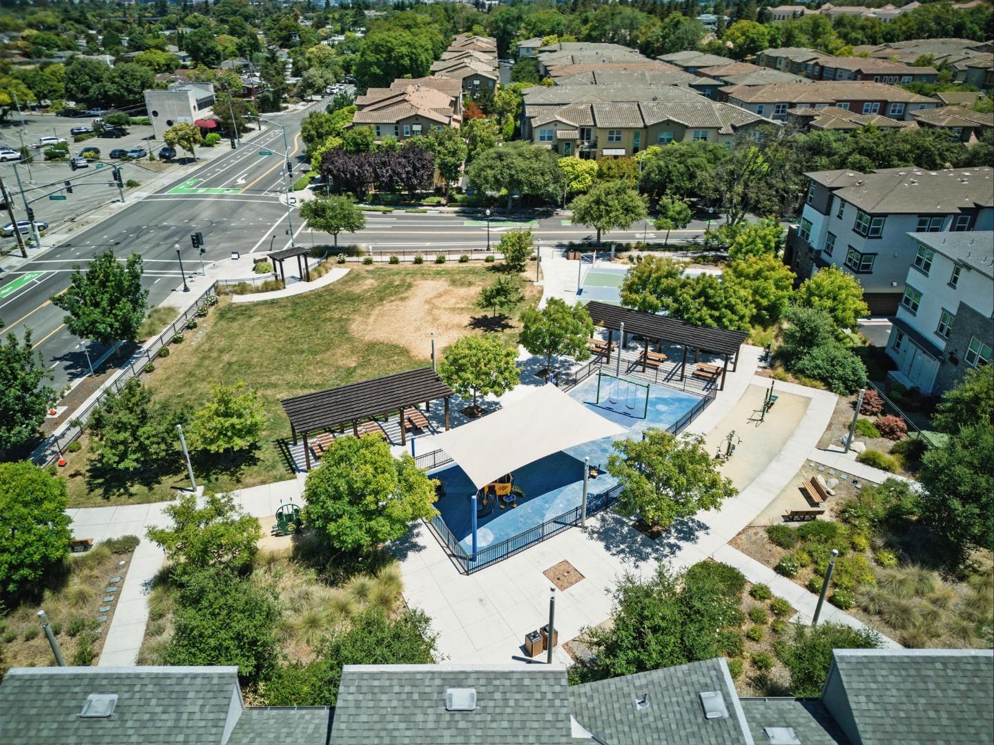Detail Gallery Image 51 of 53 For 895 De Guigne Dr #2,  Sunnyvale,  CA 94085 - 4 Beds | 3/1 Baths