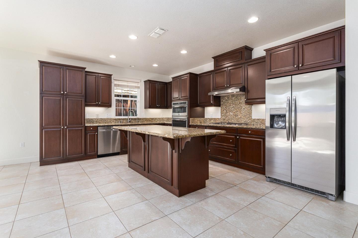 Detail Gallery Image 6 of 24 For 4970 Trescott Ct, Dublin,  CA 94568 - 5 Beds | 4 Baths