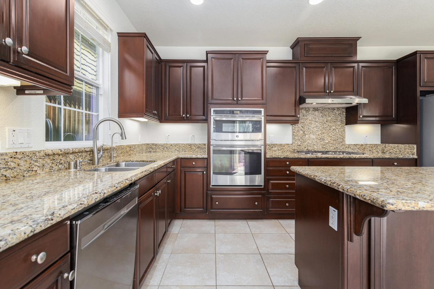 Detail Gallery Image 7 of 24 For 4970 Trescott Ct, Dublin,  CA 94568 - 5 Beds | 4 Baths