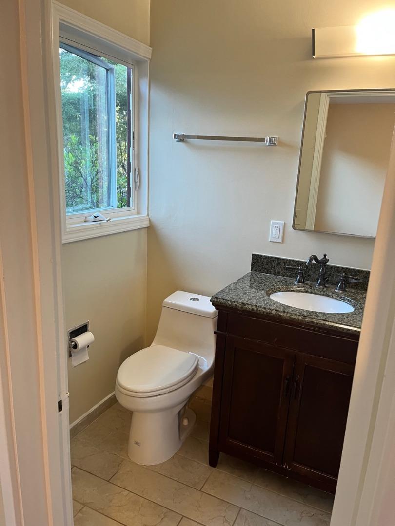Detail Gallery Image 8 of 10 For 125 Bella Vista Dr, Hillsborough,  CA 94010 - 2 Beds | 2 Baths