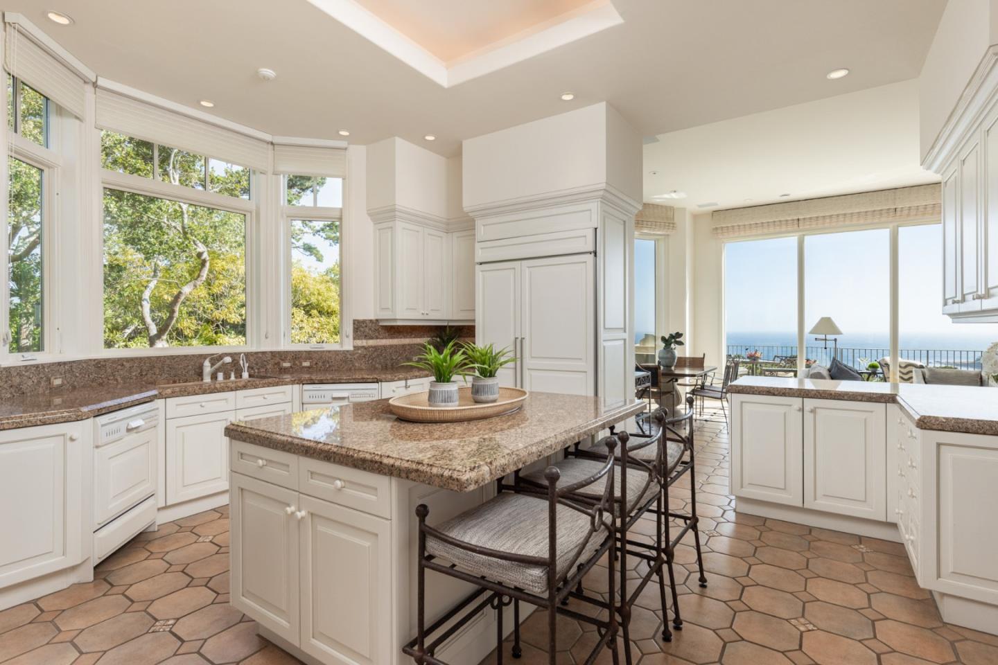 Detail Gallery Image 11 of 44 For 1564 Sonado Rd, Pebble Beach,  CA 93953 - 5 Beds | 5/3 Baths