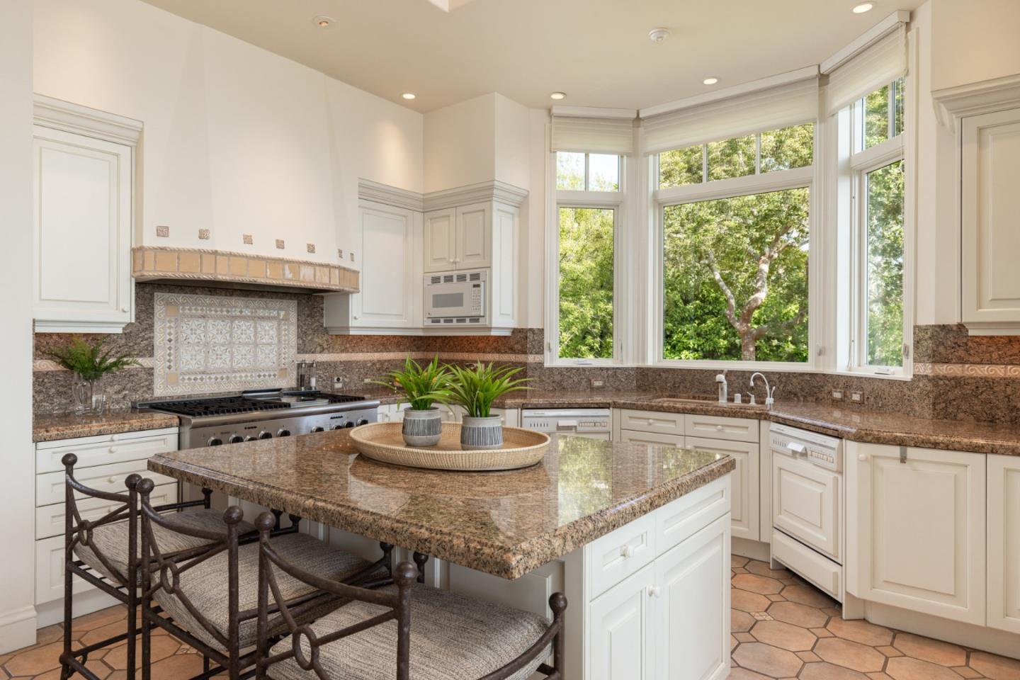 Detail Gallery Image 12 of 44 For 1564 Sonado Rd, Pebble Beach,  CA 93953 - 5 Beds | 5/3 Baths