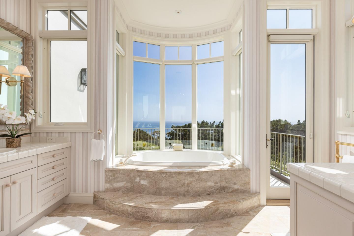 Detail Gallery Image 19 of 44 For 1564 Sonado Rd, Pebble Beach,  CA 93953 - 5 Beds | 5/3 Baths