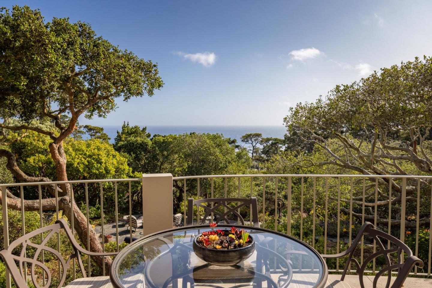 Detail Gallery Image 23 of 44 For 1564 Sonado Rd, Pebble Beach,  CA 93953 - 5 Beds | 5/3 Baths
