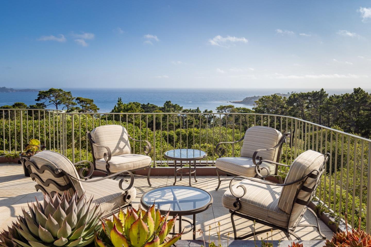 Detail Gallery Image 8 of 44 For 1564 Sonado Rd, Pebble Beach,  CA 93953 - 5 Beds | 5/3 Baths