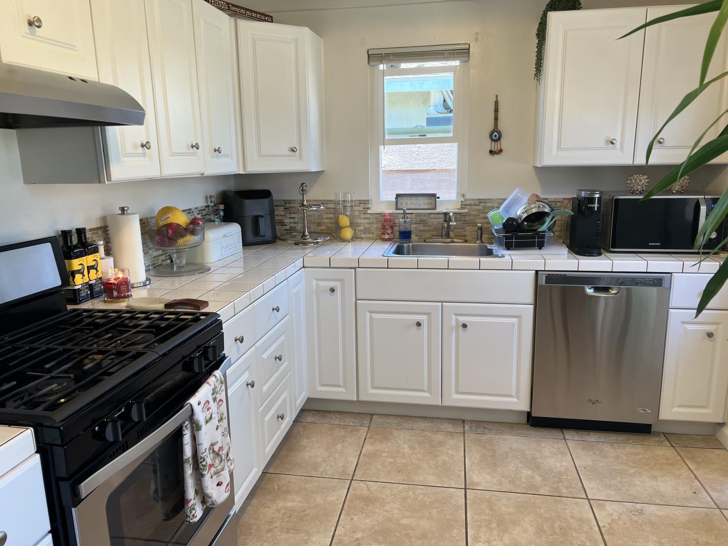 Detail Gallery Image 3 of 12 For 1455 Marin Ave, Salinas,  CA 93906 - 3 Beds | 1/1 Baths