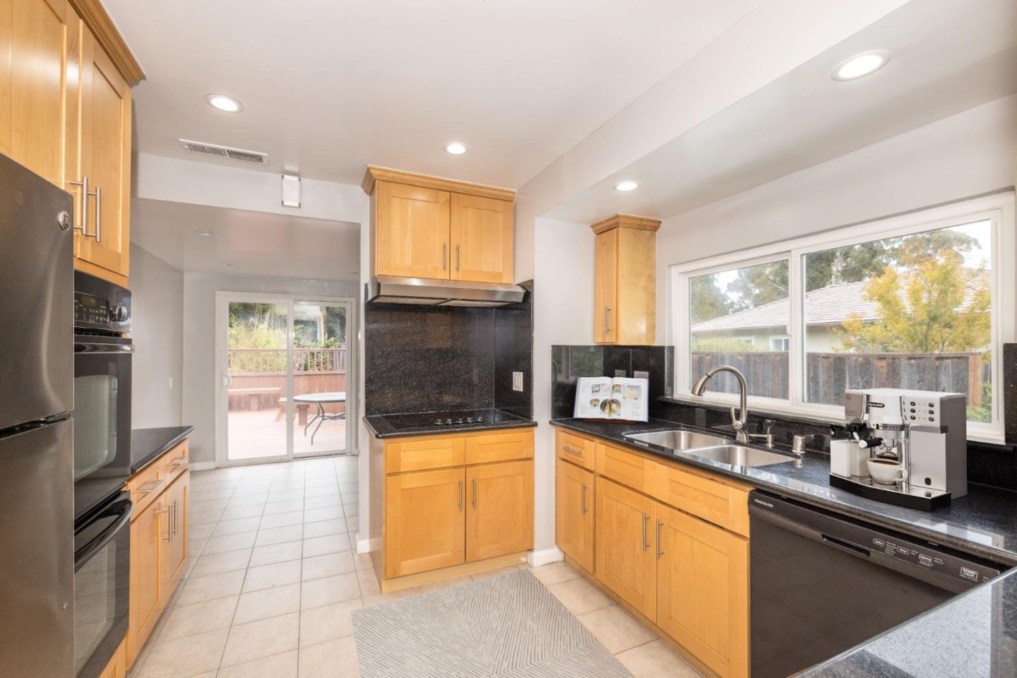 Detail Gallery Image 2 of 10 For 930 Sequoia, Millbrae,  CA 94030 - 3 Beds | 2 Baths
