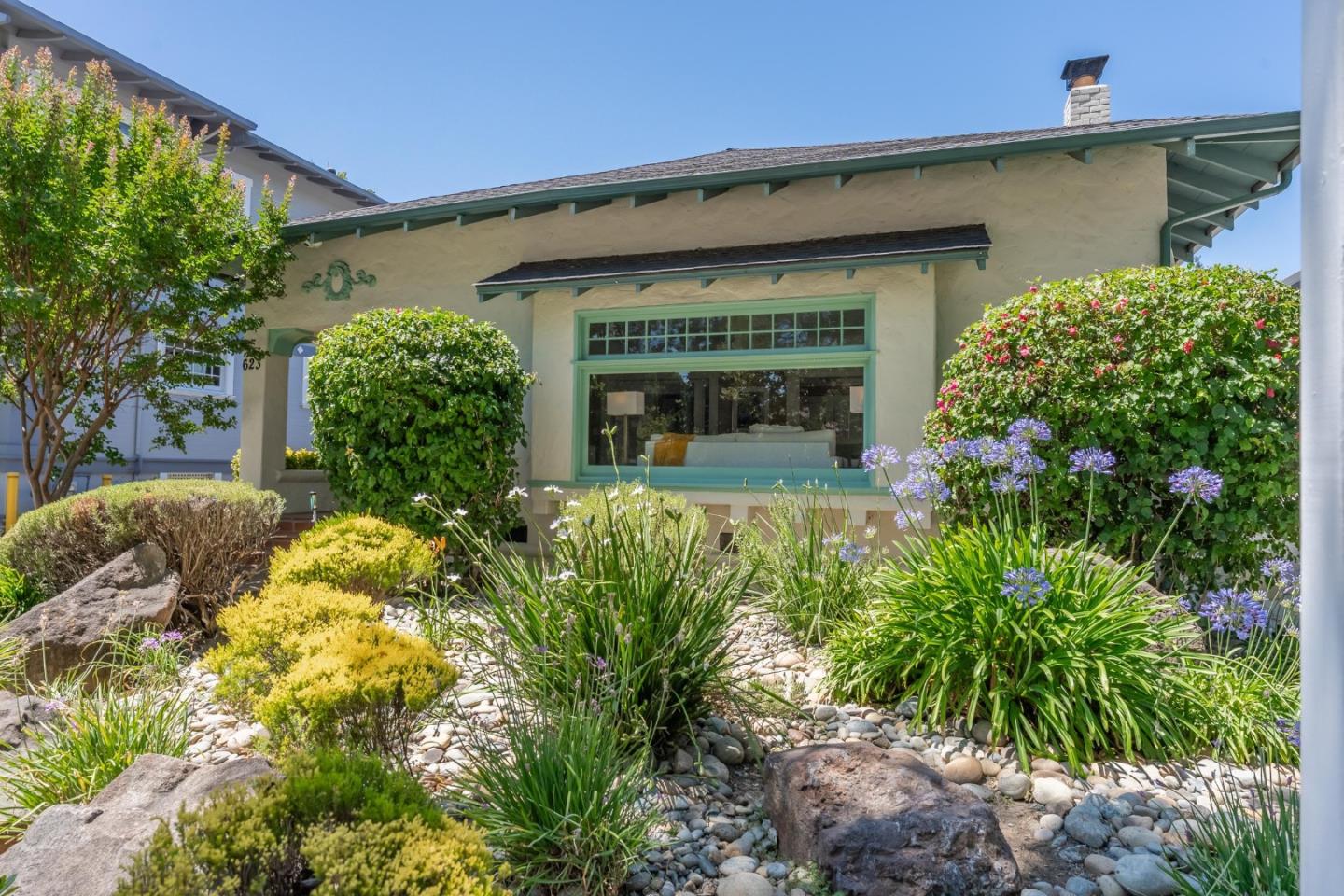 Detail Gallery Image 3 of 38 For 623 N 1st St, San Jose,  CA 95112 - 2 Beds | 1/1 Baths