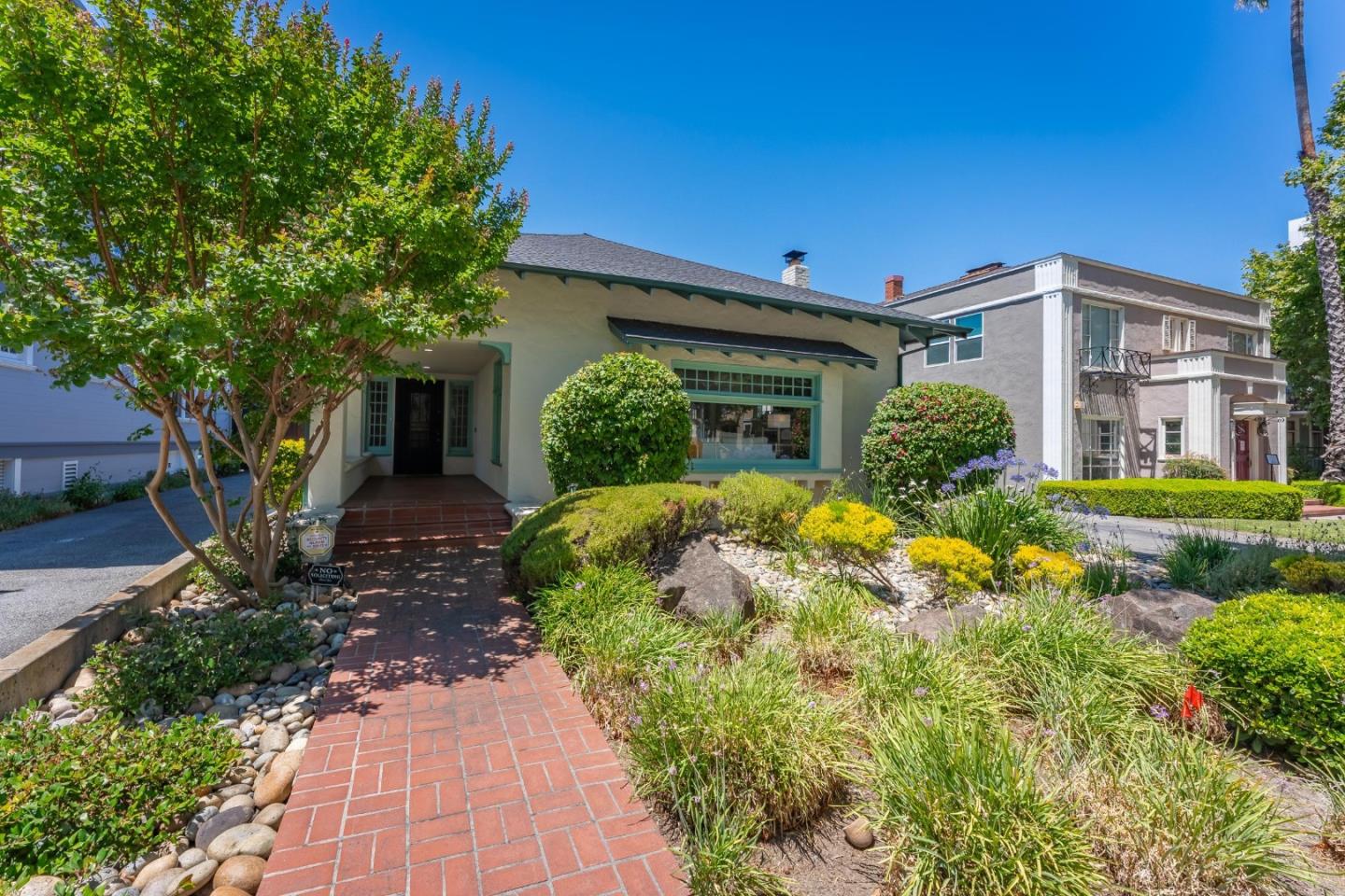 Detail Gallery Image 4 of 38 For 623 N 1st St, San Jose,  CA 95112 - 2 Beds | 1/1 Baths