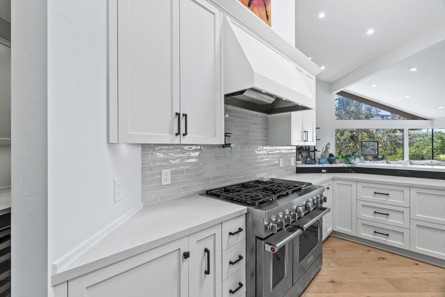 Detail Gallery Image 14 of 53 For 21 Kite Hill Rd, Santa Cruz,  CA 95060 - 4 Beds | 3/1 Baths