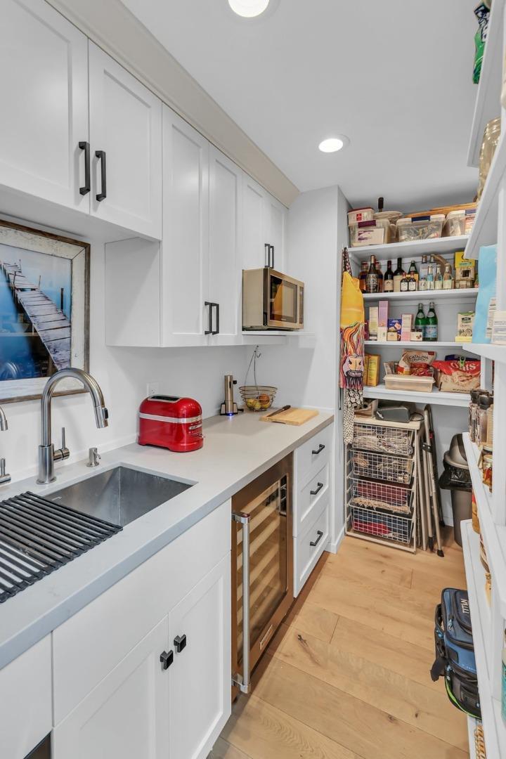 Detail Gallery Image 17 of 53 For 21 Kite Hill Rd, Santa Cruz,  CA 95060 - 4 Beds | 3/1 Baths