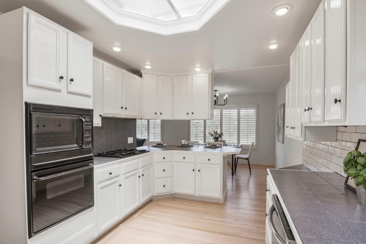 Detail Gallery Image 17 of 53 For 585 Maple Ave, San Bruno,  CA 94066 - 3 Beds | 3 Baths