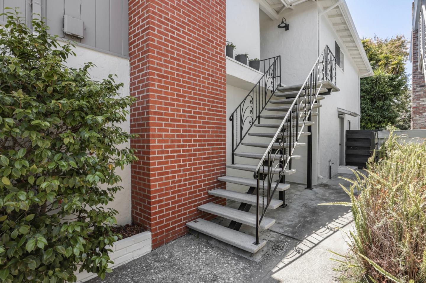 Detail Gallery Image 5 of 53 For 585 Maple Ave, San Bruno,  CA 94066 - 3 Beds | 3 Baths