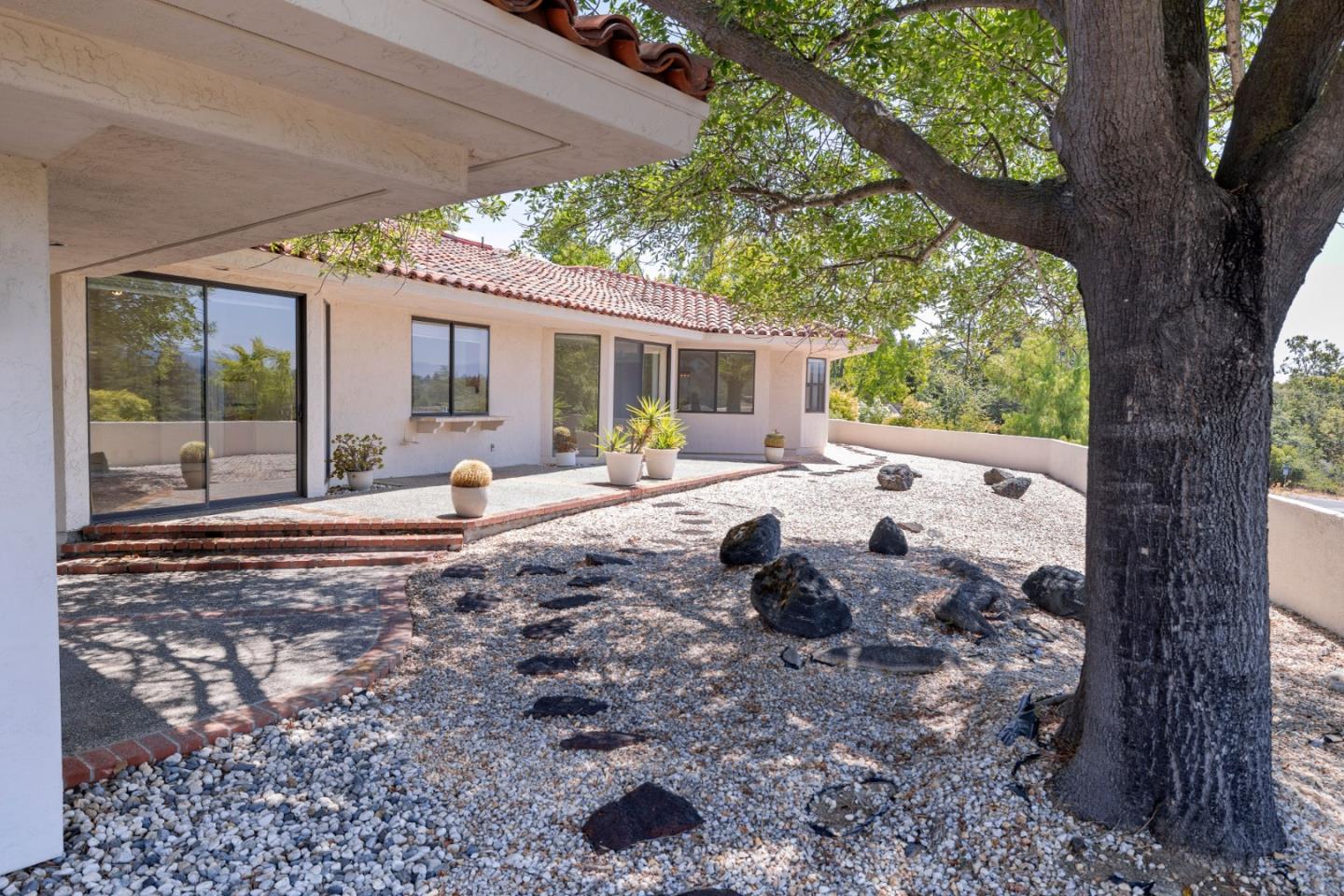 Detail Gallery Image 14 of 50 For 1091 Valley View Ct, Los Altos,  CA 94024 - 3 Beds | 2 Baths
