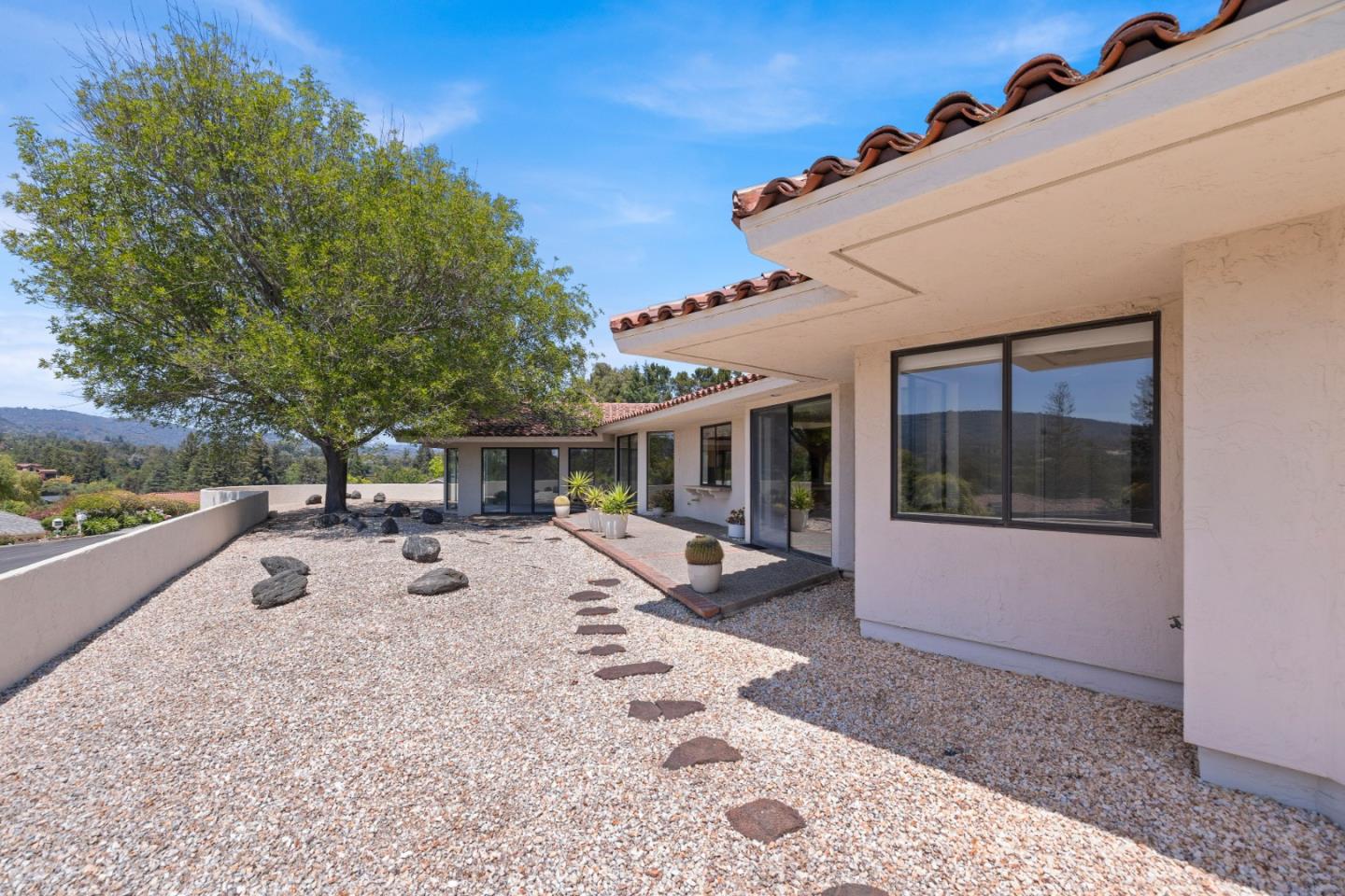 Detail Gallery Image 9 of 50 For 1091 Valley View Ct, Los Altos,  CA 94024 - 3 Beds | 2 Baths