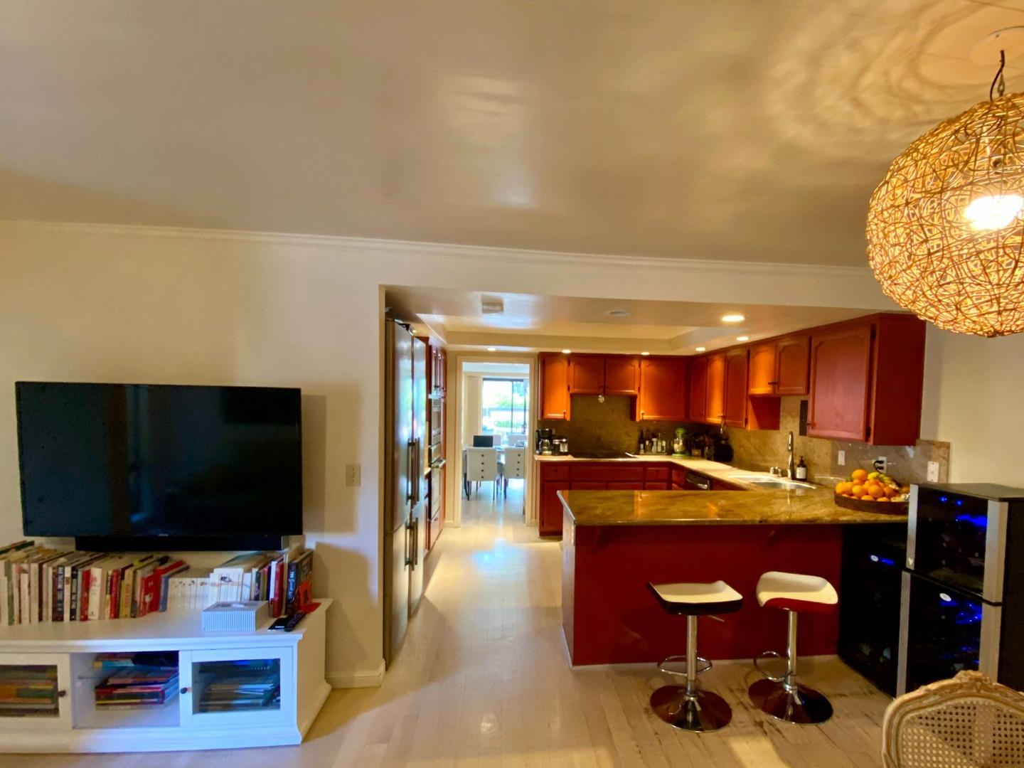 Detail Gallery Image 10 of 30 For 1119 Royal Ln, San Carlos,  CA 94070 - 4 Beds | 2/1 Baths