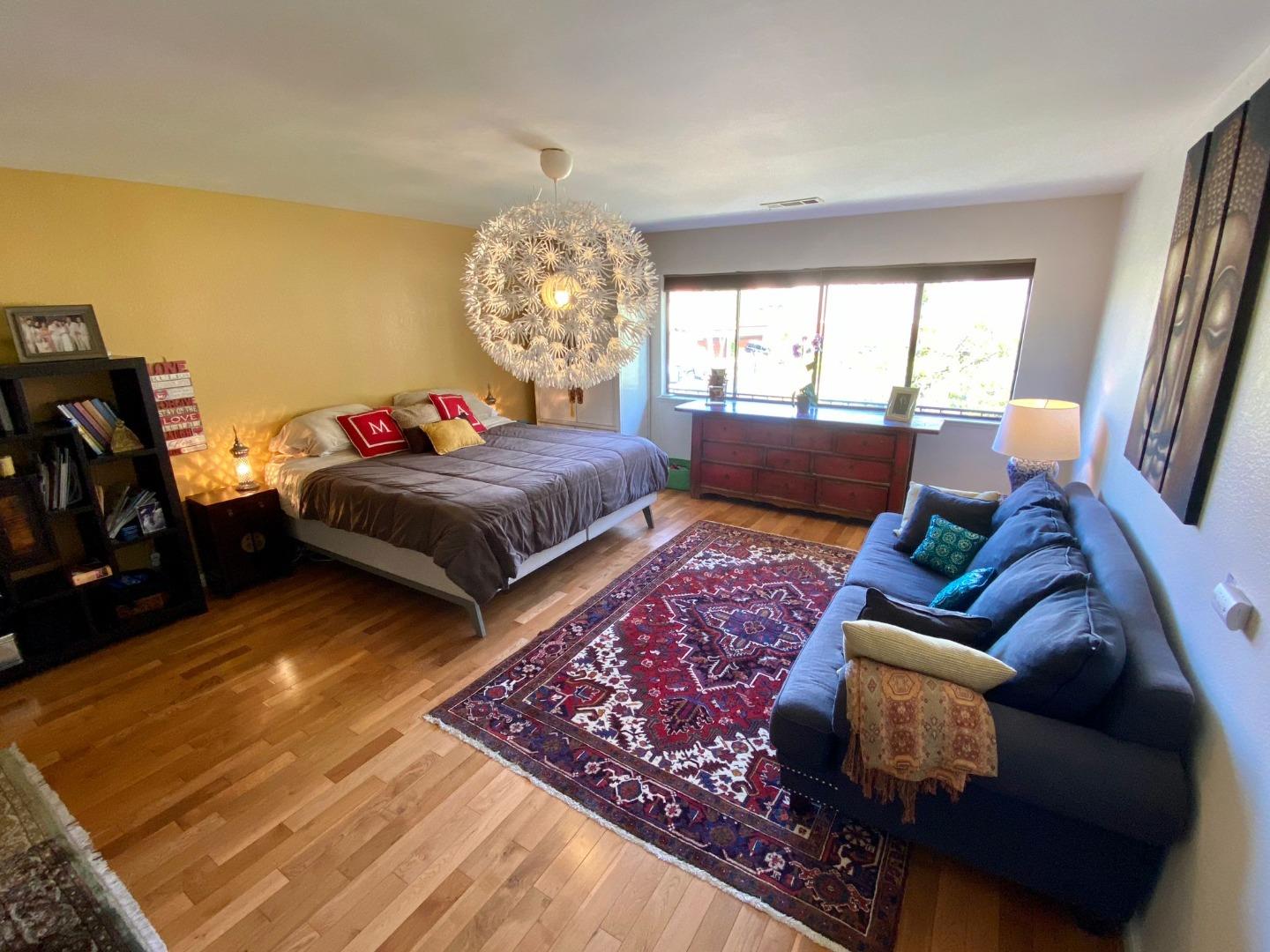 Detail Gallery Image 13 of 30 For 1119 Royal Ln, San Carlos,  CA 94070 - 4 Beds | 2/1 Baths