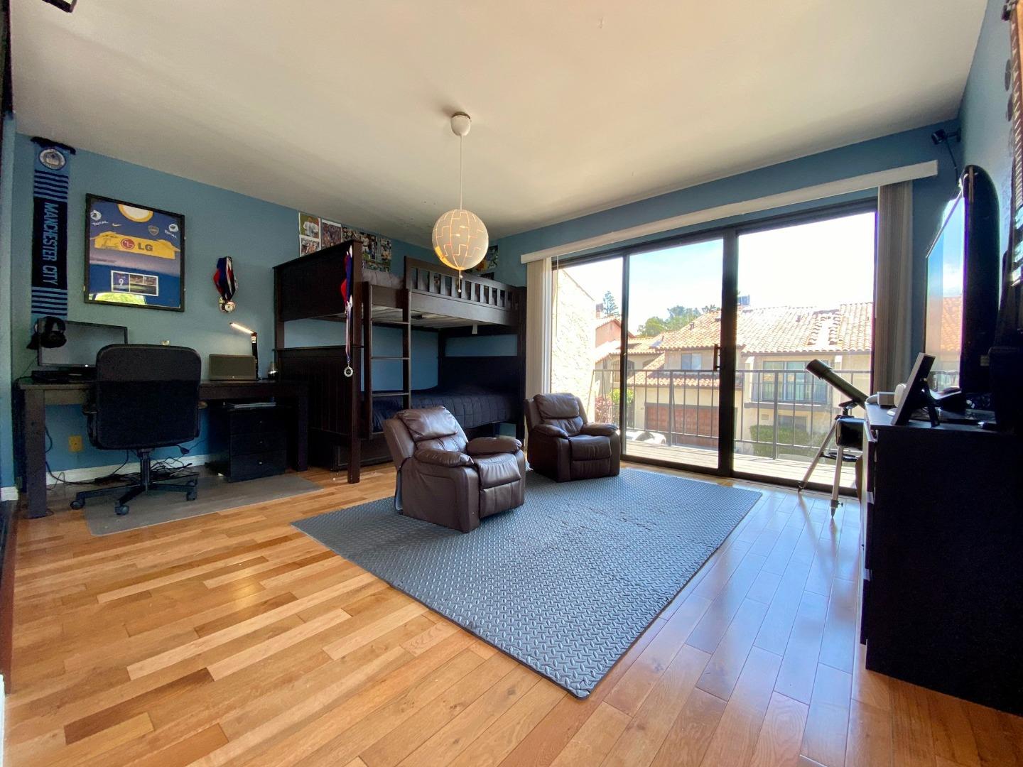 Detail Gallery Image 18 of 30 For 1119 Royal Ln, San Carlos,  CA 94070 - 4 Beds | 2/1 Baths