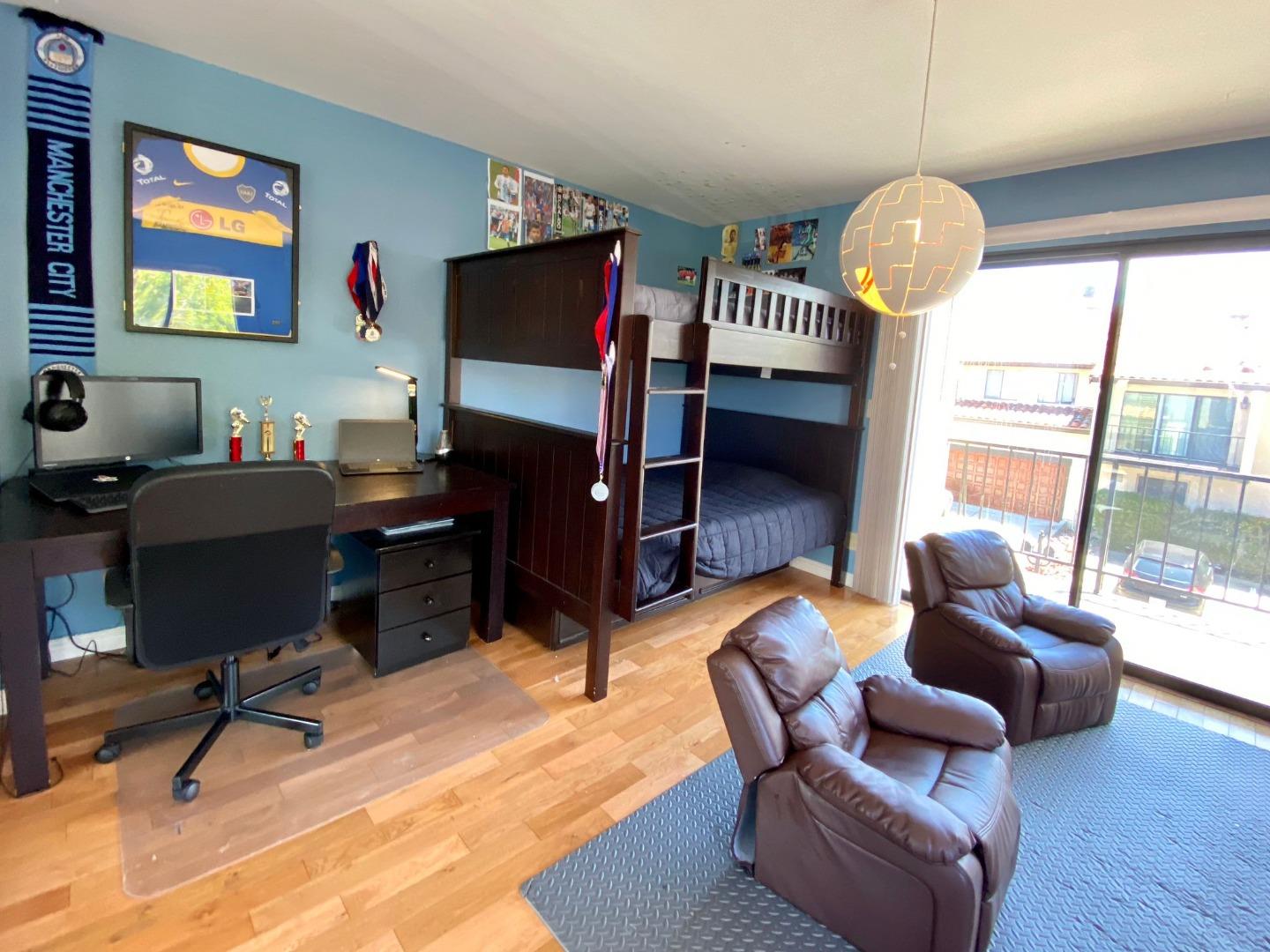 Detail Gallery Image 19 of 30 For 1119 Royal Ln, San Carlos,  CA 94070 - 4 Beds | 2/1 Baths
