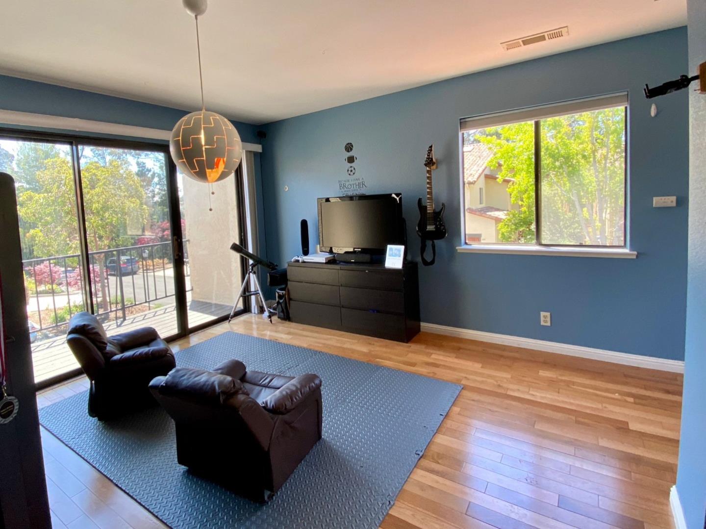 Detail Gallery Image 20 of 30 For 1119 Royal Ln, San Carlos,  CA 94070 - 4 Beds | 2/1 Baths