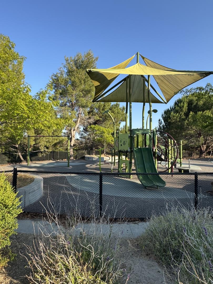 Detail Gallery Image 30 of 30 For 1119 Royal Ln, San Carlos,  CA 94070 - 4 Beds | 2/1 Baths