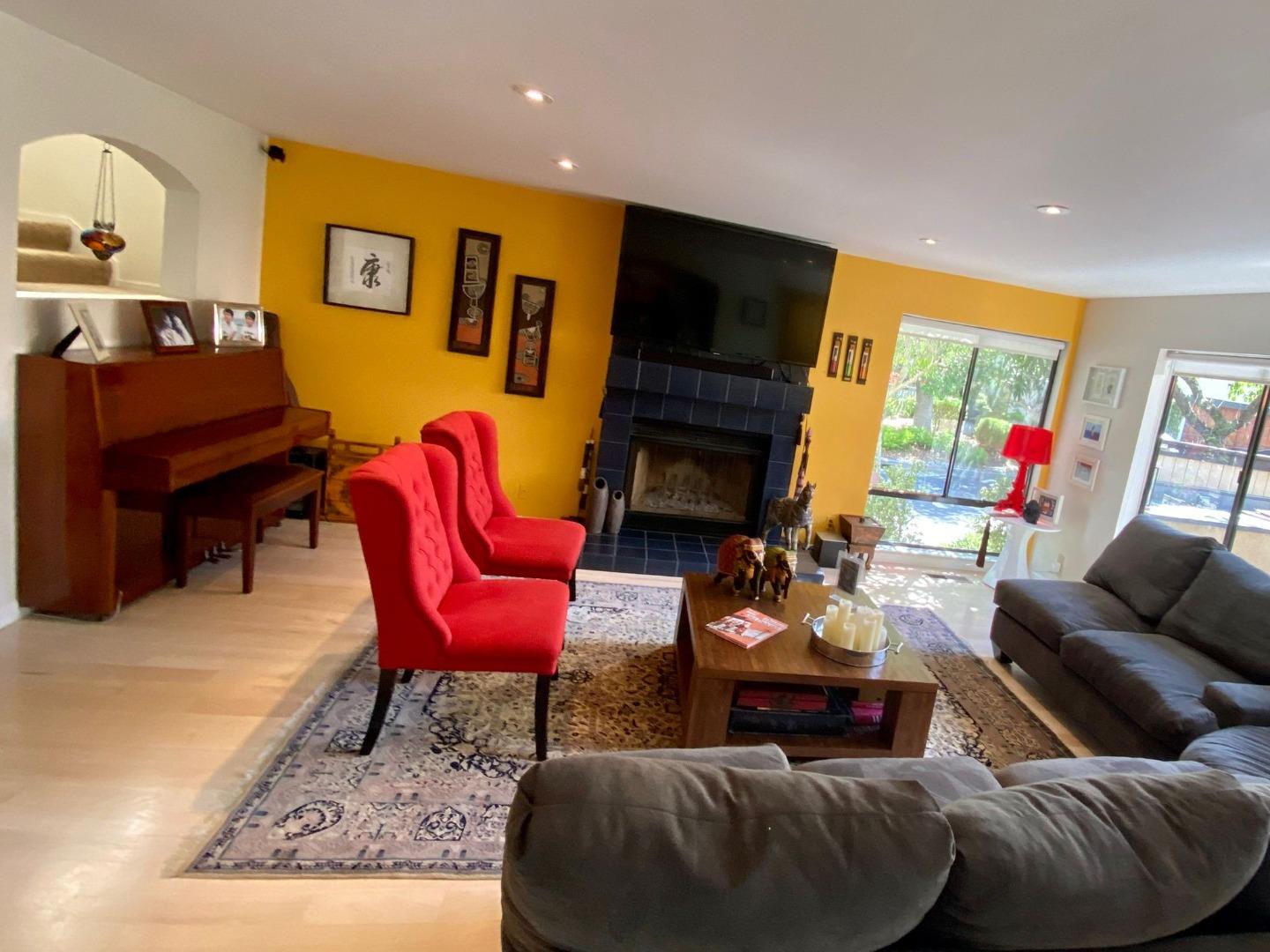 Detail Gallery Image 4 of 30 For 1119 Royal Ln, San Carlos,  CA 94070 - 4 Beds | 2/1 Baths