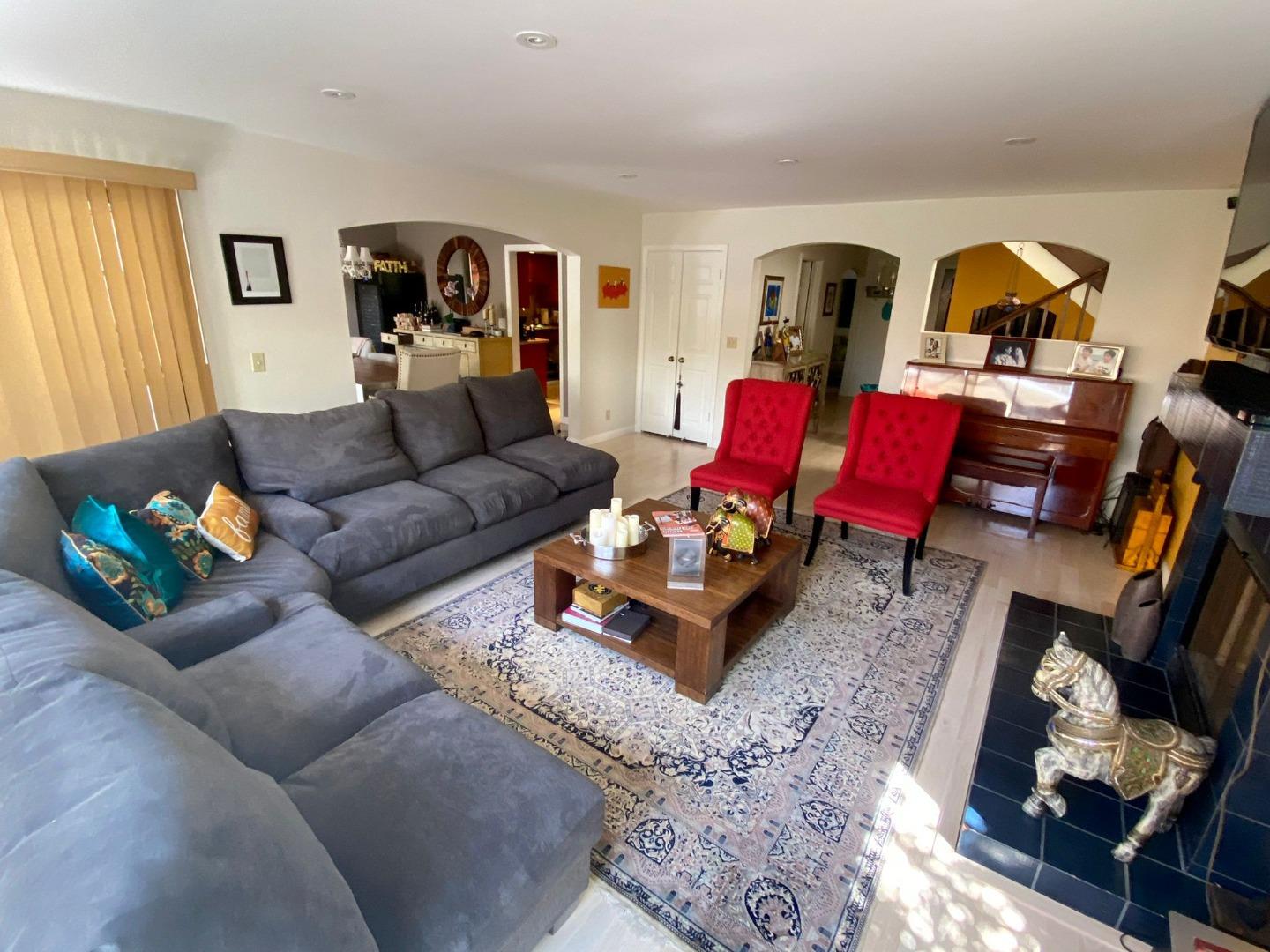 Detail Gallery Image 5 of 30 For 1119 Royal Ln, San Carlos,  CA 94070 - 4 Beds | 2/1 Baths