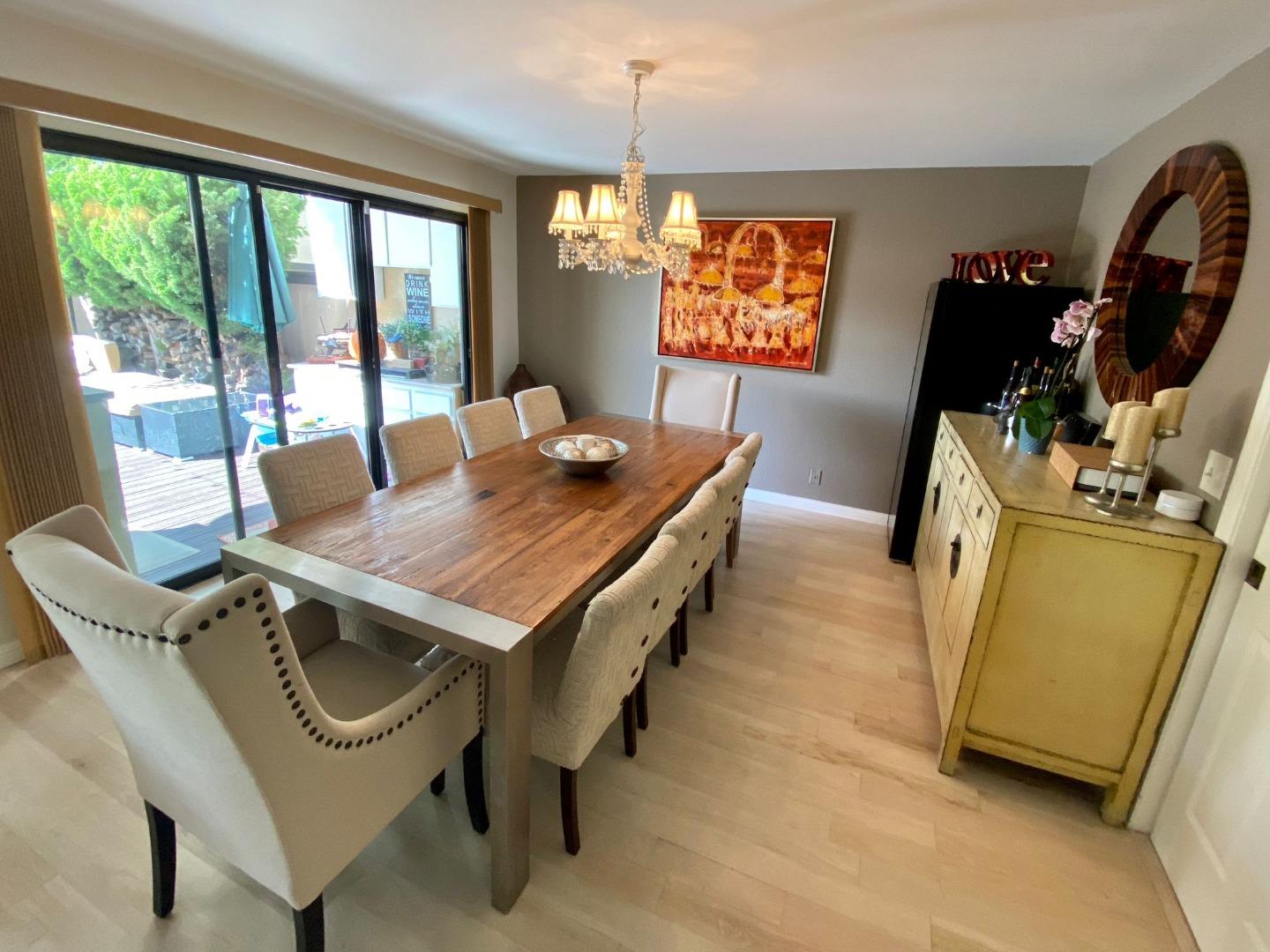 Detail Gallery Image 6 of 30 For 1119 Royal Ln, San Carlos,  CA 94070 - 4 Beds | 2/1 Baths