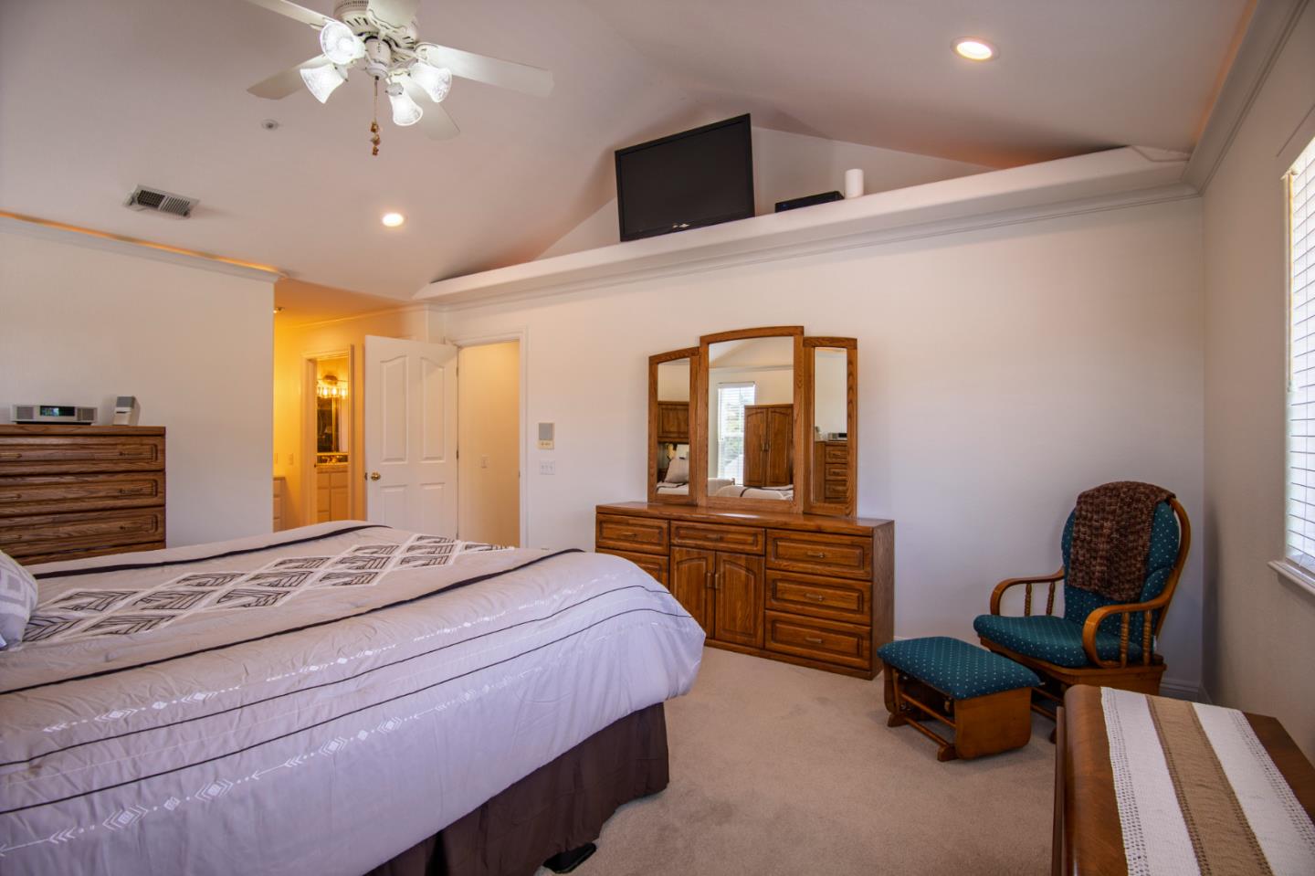 Detail Gallery Image 35 of 112 For 19715 Hale Ave, Morgan Hill,  CA 95037 - 5 Beds | 4/2 Baths