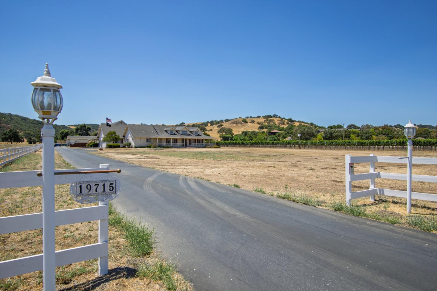 Detail Gallery Image 6 of 112 For 19715 Hale Ave, Morgan Hill,  CA 95037 - 5 Beds | 4/2 Baths
