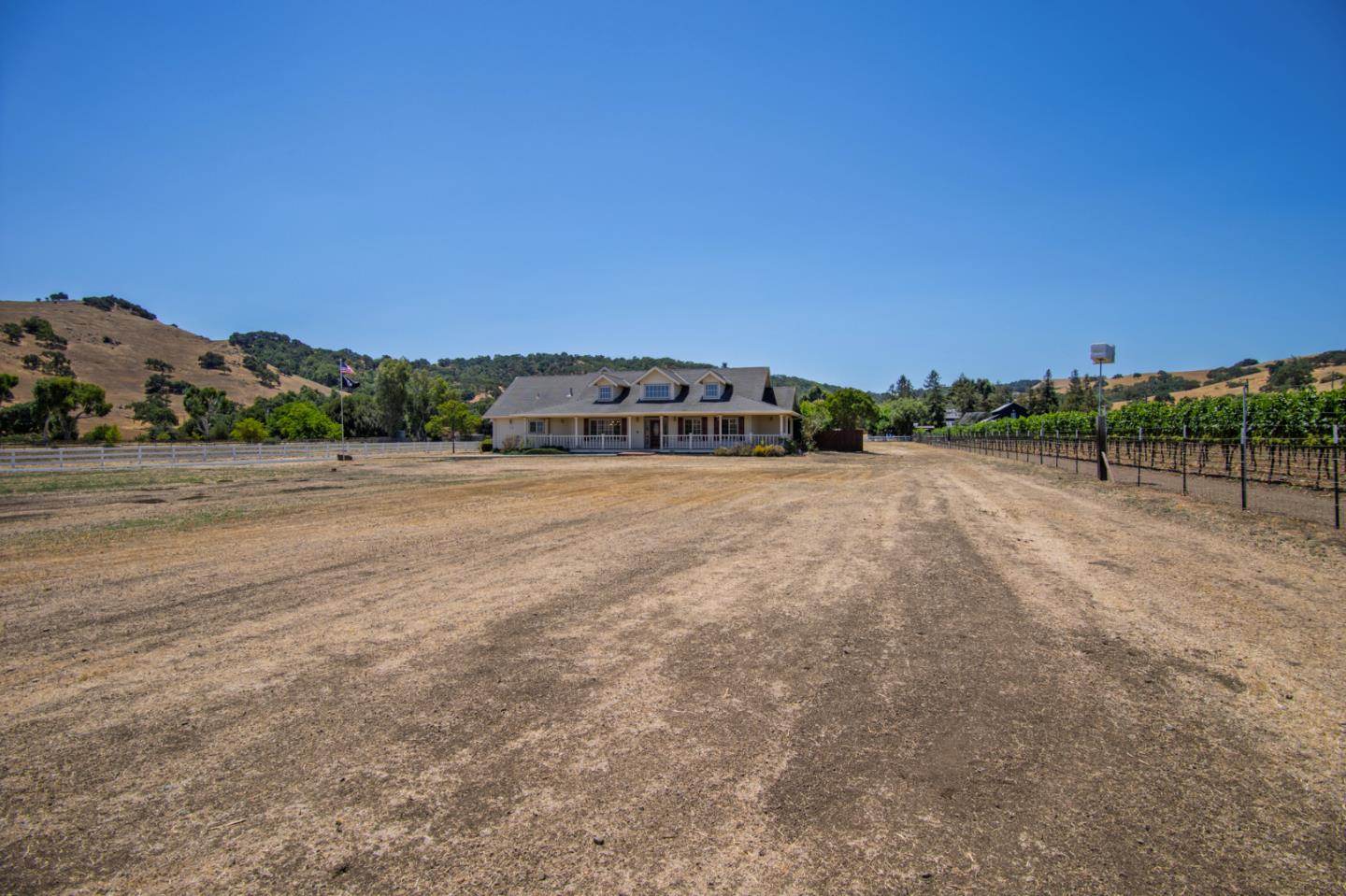 Detail Gallery Image 7 of 112 For 19715 Hale Ave, Morgan Hill,  CA 95037 - 5 Beds | 4/2 Baths