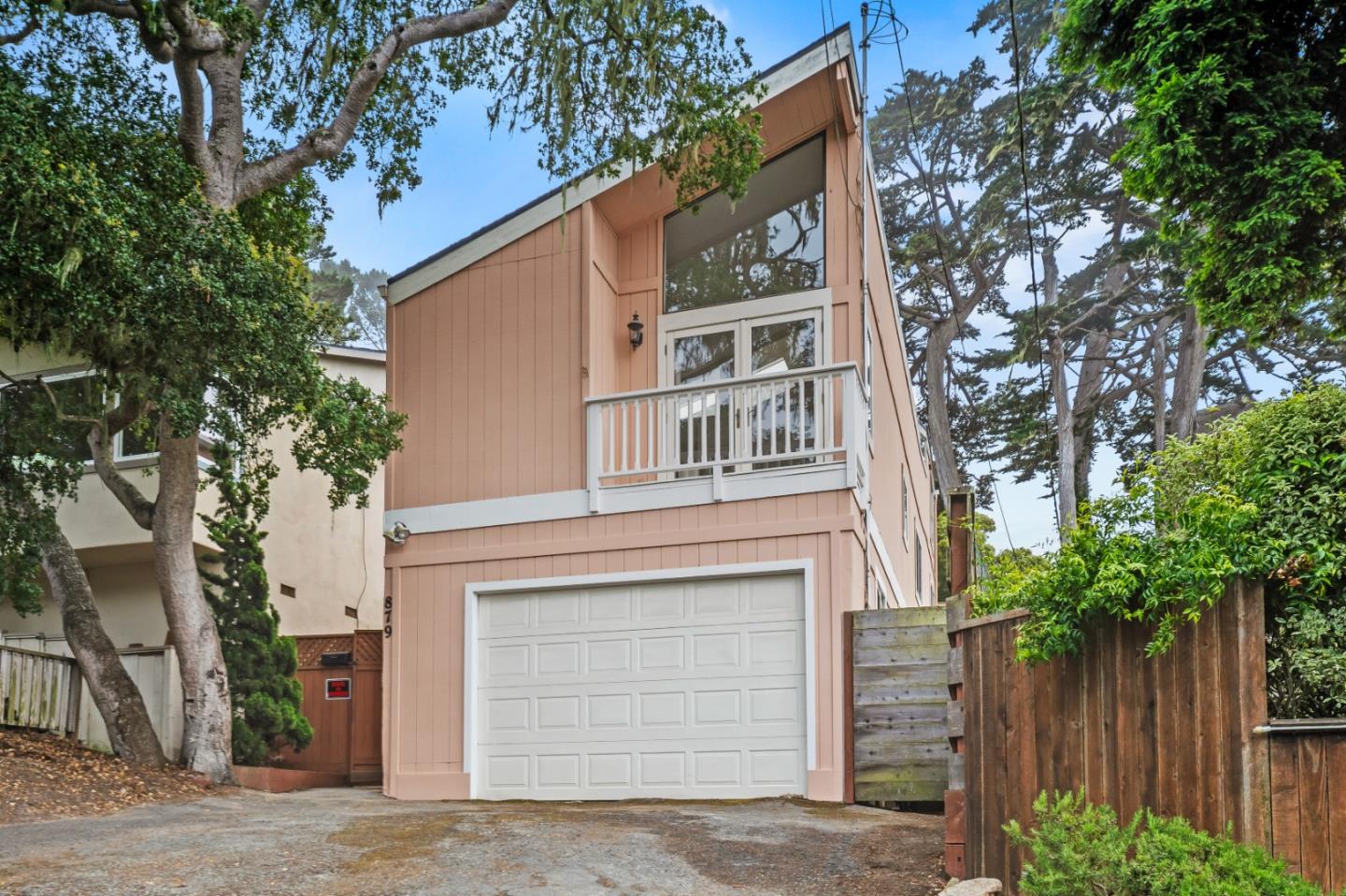 Detail Gallery Image 3 of 45 For 879 Lottie St, Monterey,  CA 93940 - 4 Beds | 2/1 Baths