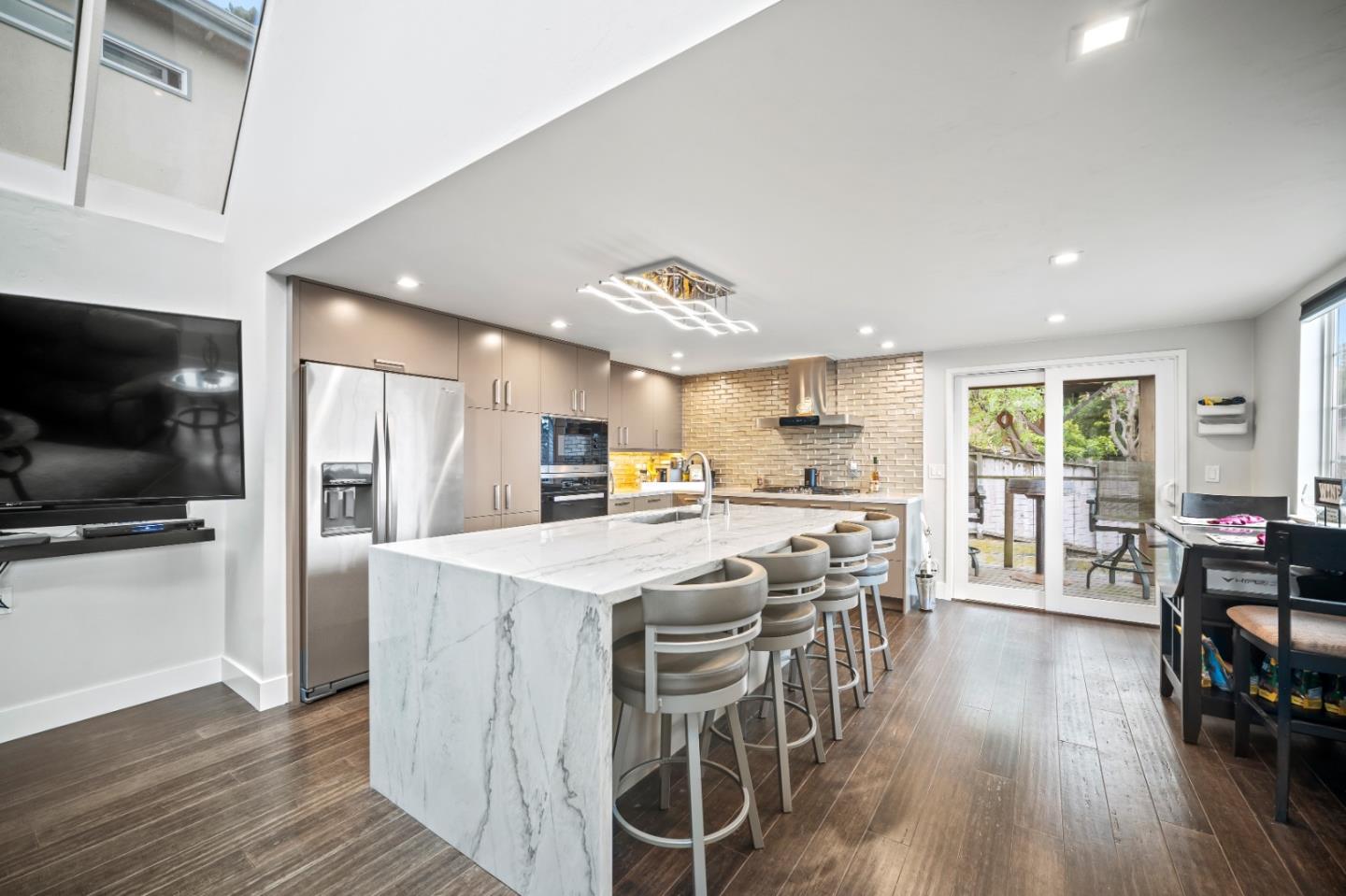 Detail Gallery Image 5 of 45 For 879 Lottie St, Monterey,  CA 93940 - 4 Beds | 2/1 Baths