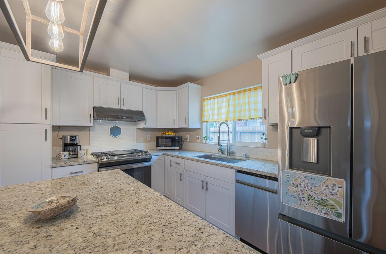 Detail Gallery Image 4 of 25 For 555 Williams Ave, Seaside,  CA 93955 - 2 Beds | 1 Baths