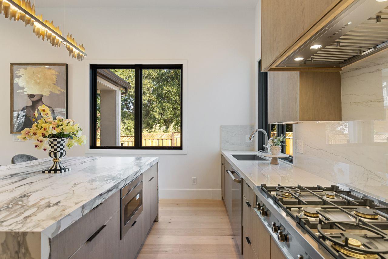 Detail Gallery Image 19 of 88 For 18071 Saratoga Los Gatos Rd, Monte Sereno,  CA 95030 - 5 Beds | 4/1 Baths