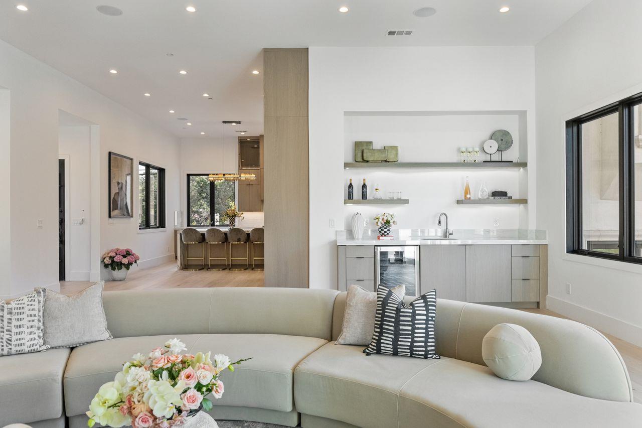 Detail Gallery Image 6 of 88 For 18071 Saratoga Los Gatos Rd, Monte Sereno,  CA 95030 - 5 Beds | 4/1 Baths