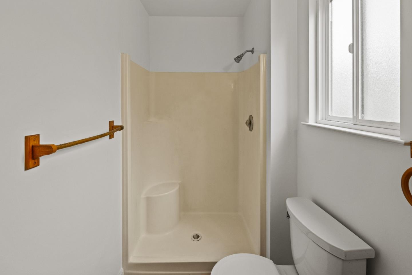 Detail Gallery Image 13 of 19 For 242 Littleness Ave, Monterey,  CA 93940 - 3 Beds | 2 Baths