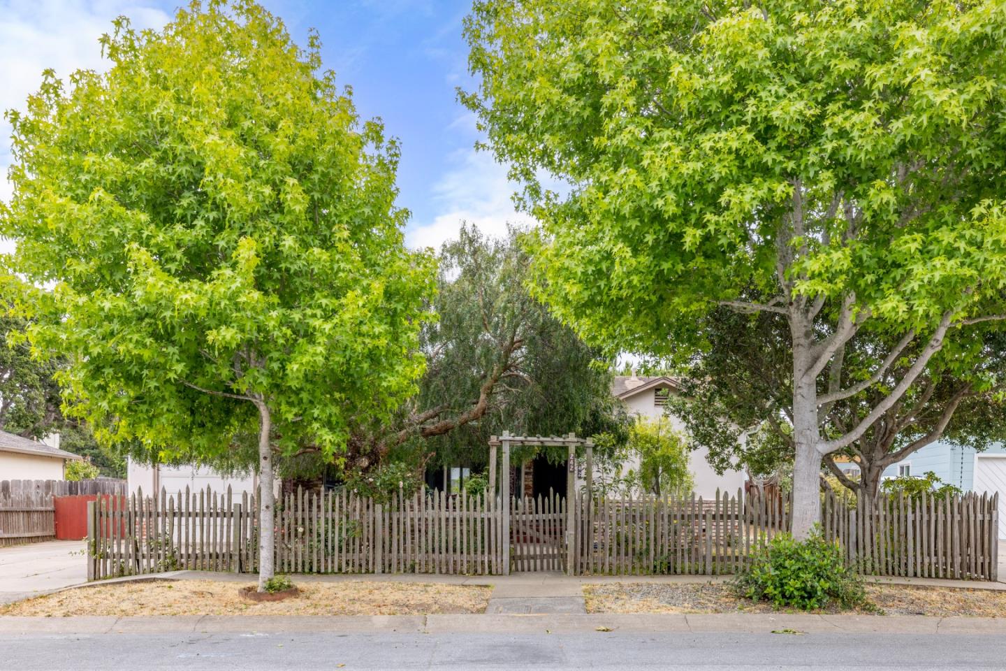 Detail Gallery Image 2 of 19 For 242 Littleness Ave, Monterey,  CA 93940 - 3 Beds | 2 Baths