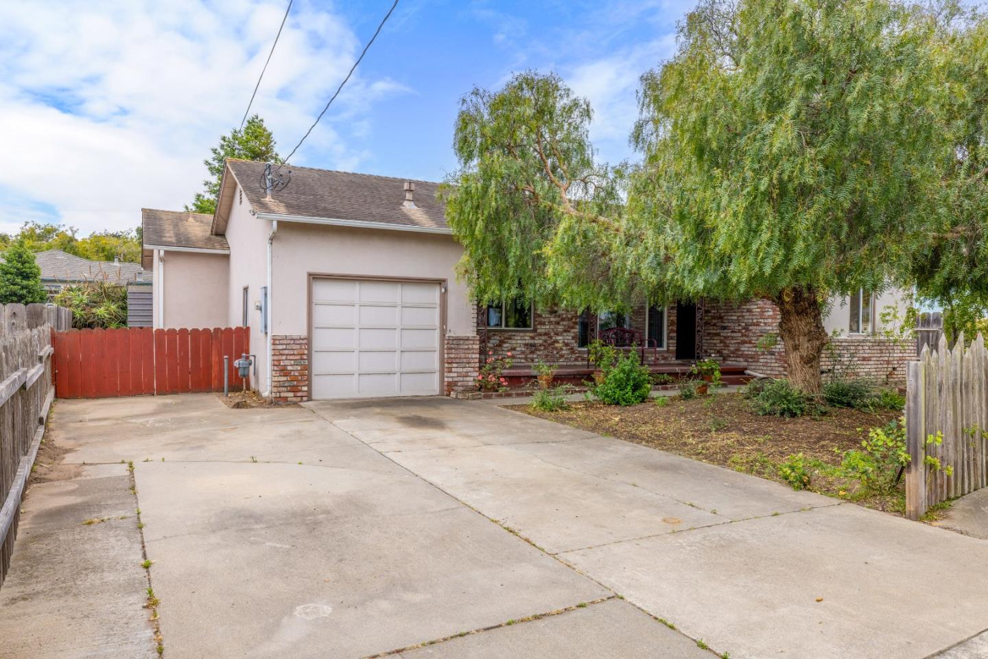 Detail Gallery Image 3 of 19 For 242 Littleness Ave, Monterey,  CA 93940 - 3 Beds | 2 Baths