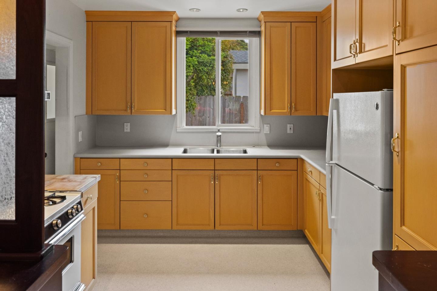 Detail Gallery Image 6 of 19 For 242 Littleness Ave, Monterey,  CA 93940 - 3 Beds | 2 Baths