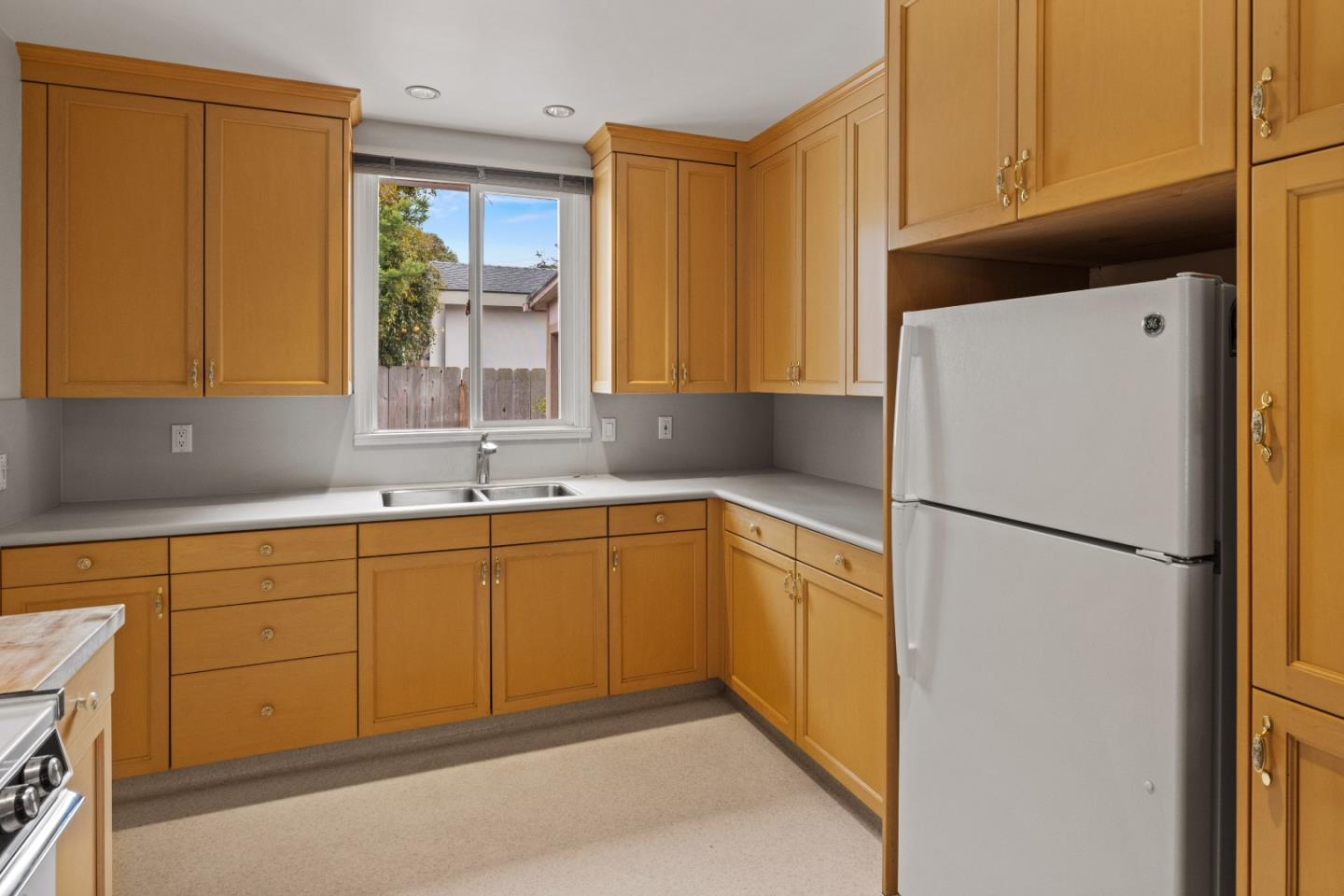 Detail Gallery Image 8 of 19 For 242 Littleness Ave, Monterey,  CA 93940 - 3 Beds | 2 Baths