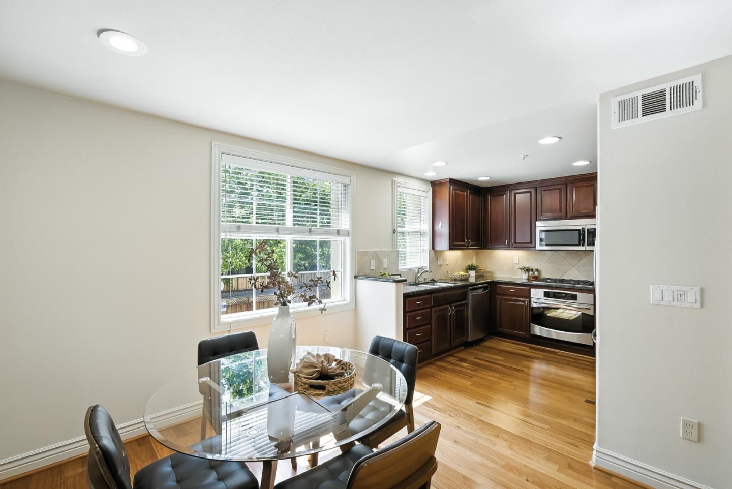 Detail Gallery Image 17 of 41 For 255 Honeylocust Ter, Sunnyvale,  CA 94086 - 3 Beds | 2/1 Baths
