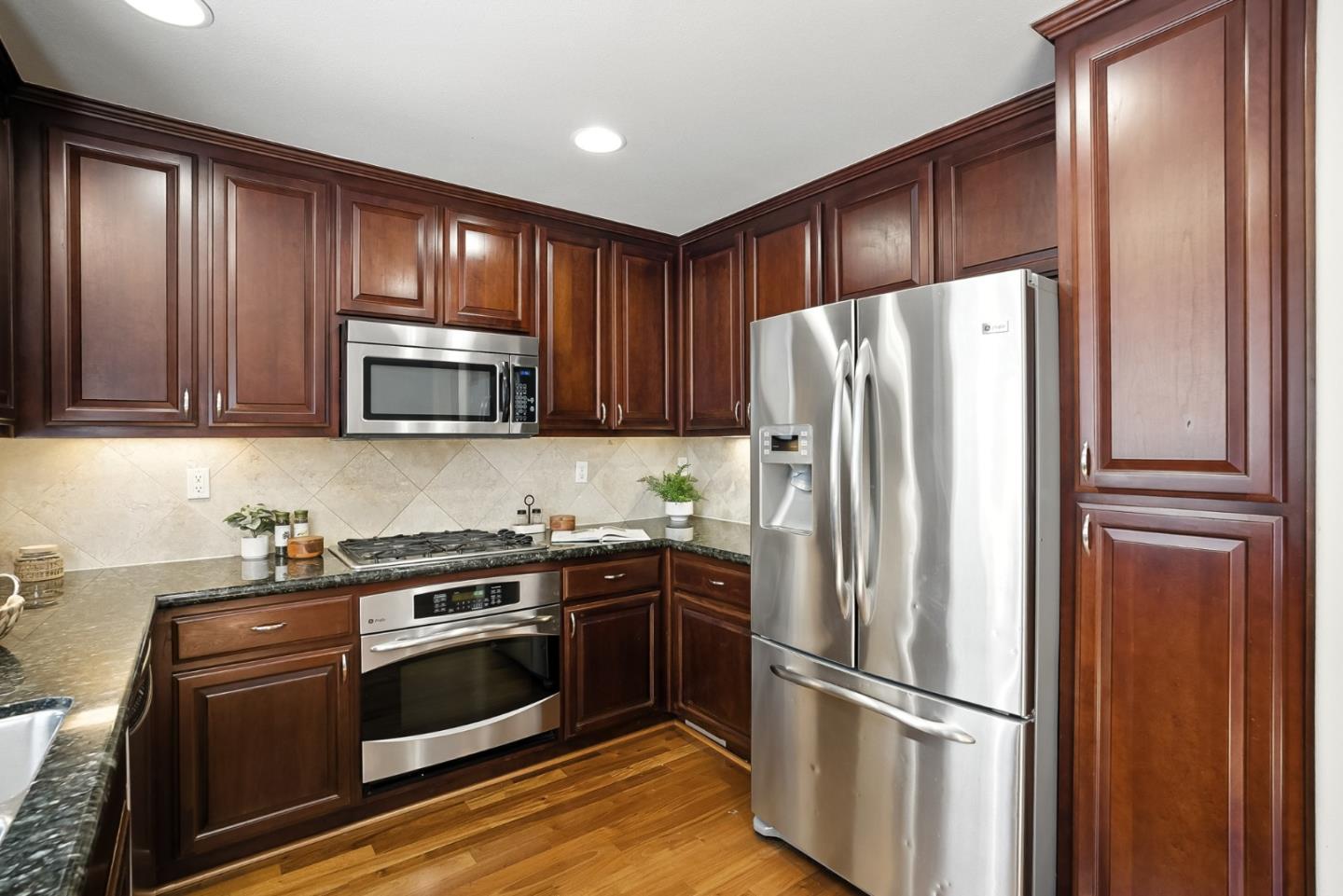 Detail Gallery Image 19 of 41 For 255 Honeylocust Ter, Sunnyvale,  CA 94086 - 3 Beds | 2/1 Baths