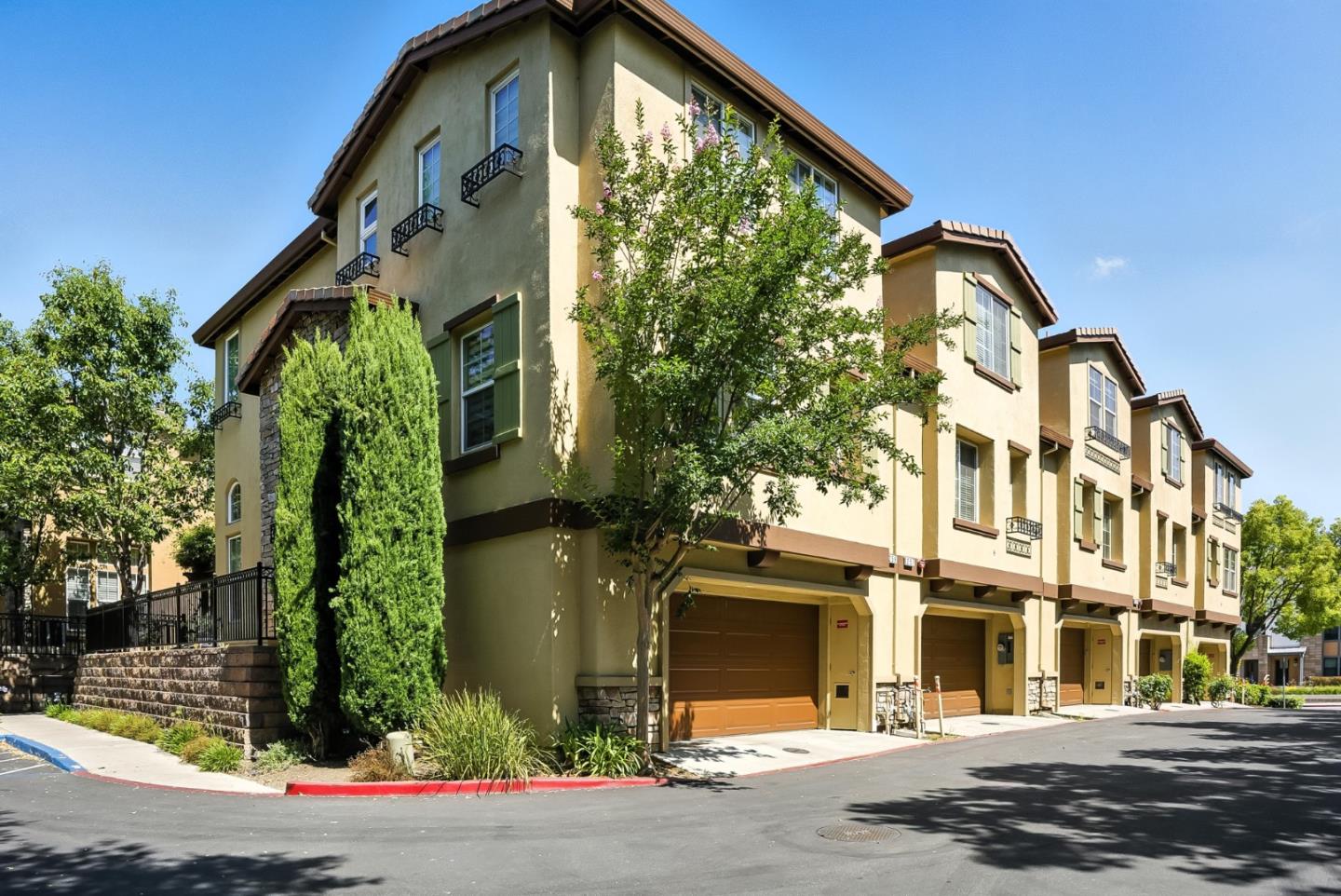 Detail Gallery Image 33 of 41 For 255 Honeylocust Ter, Sunnyvale,  CA 94086 - 3 Beds | 2/1 Baths