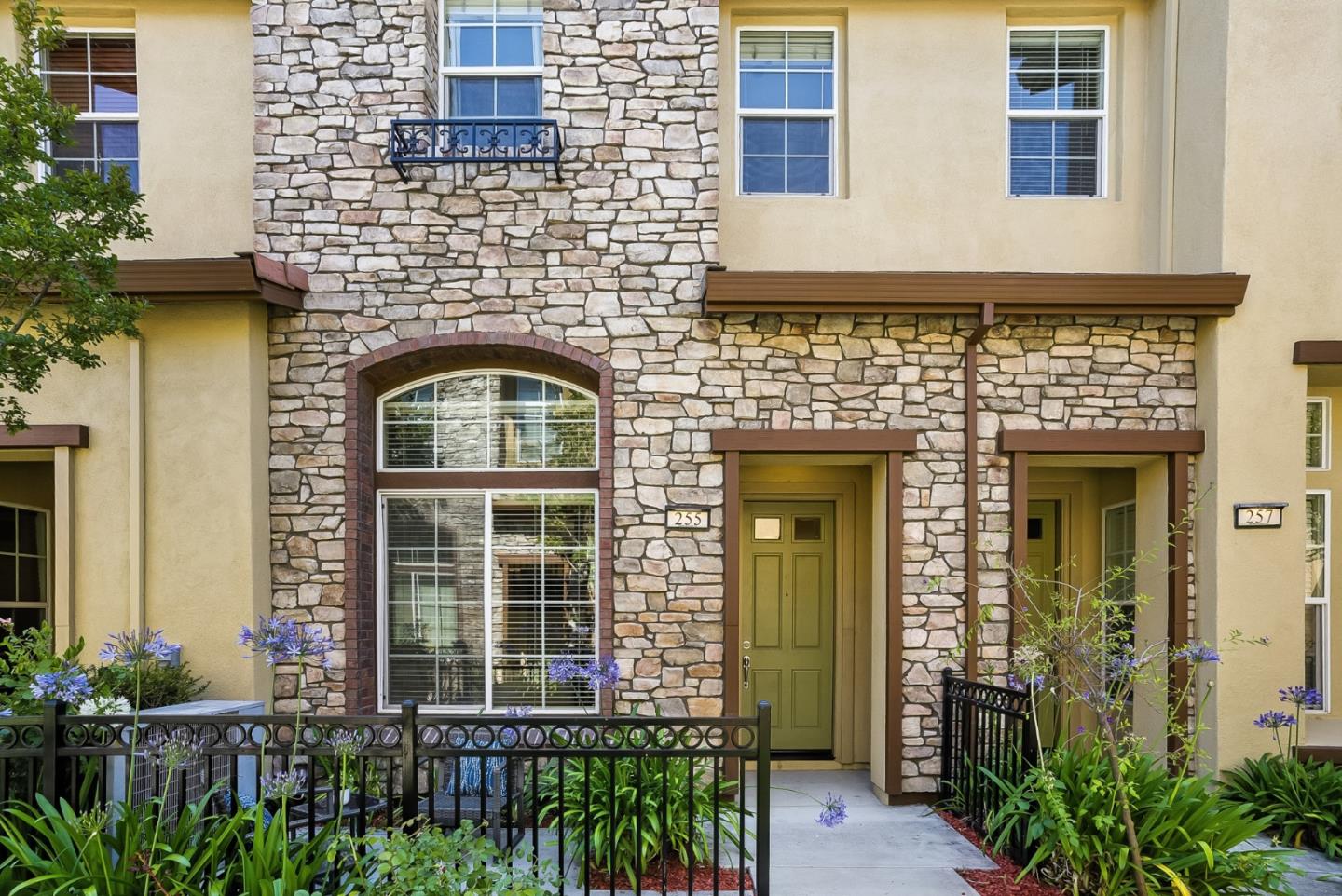 Detail Gallery Image 4 of 41 For 255 Honeylocust Ter, Sunnyvale,  CA 94086 - 3 Beds | 2/1 Baths